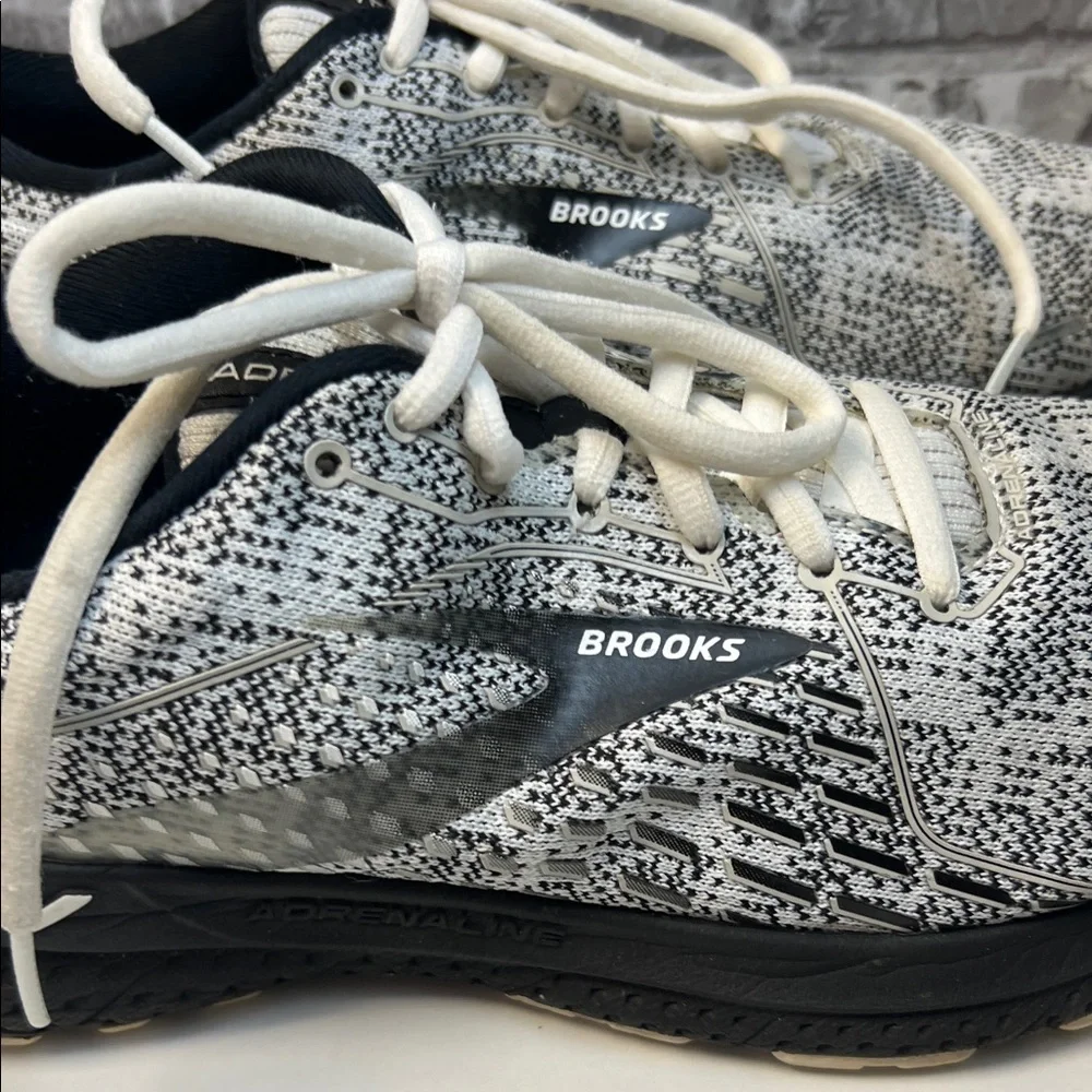 Brooks Men's Speckled Black‎ and White Athletic Shoes
